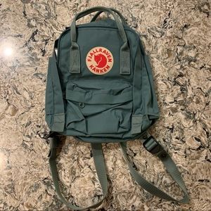 Fjallraven Kanken Mini in Frost Green